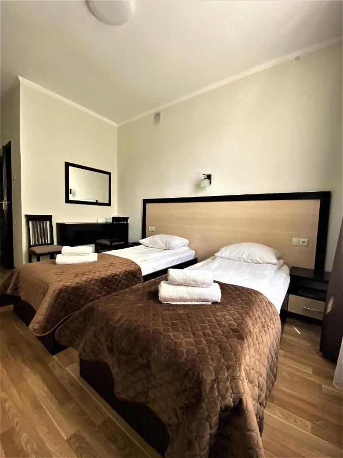 Hotel Koral Chernivtsi Bagian luar foto