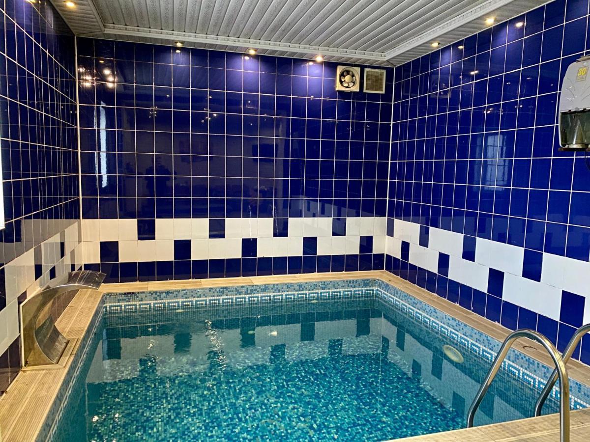 Hotel Koral Chernivtsi Bagian luar foto