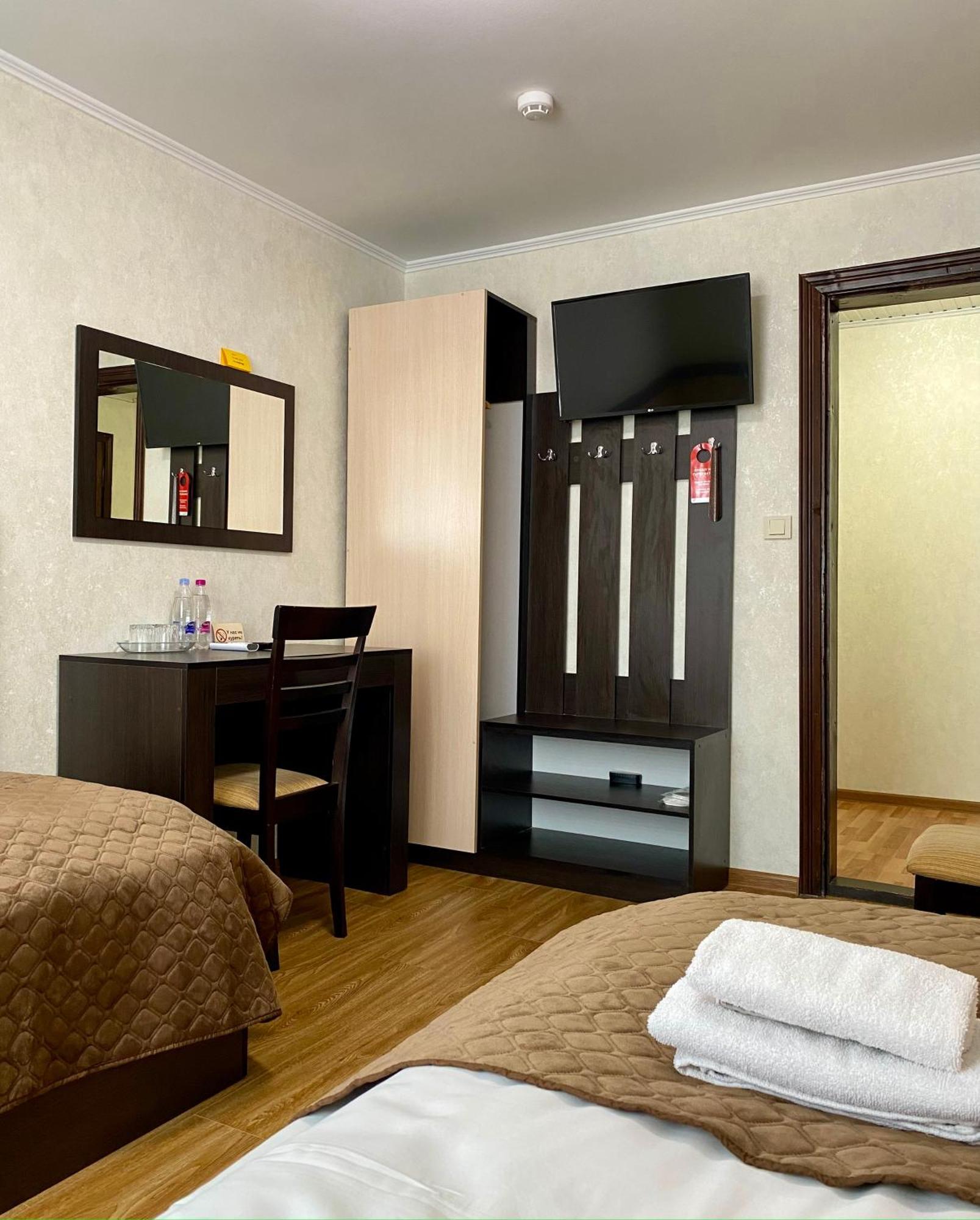 Hotel Koral Chernivtsi Bagian luar foto