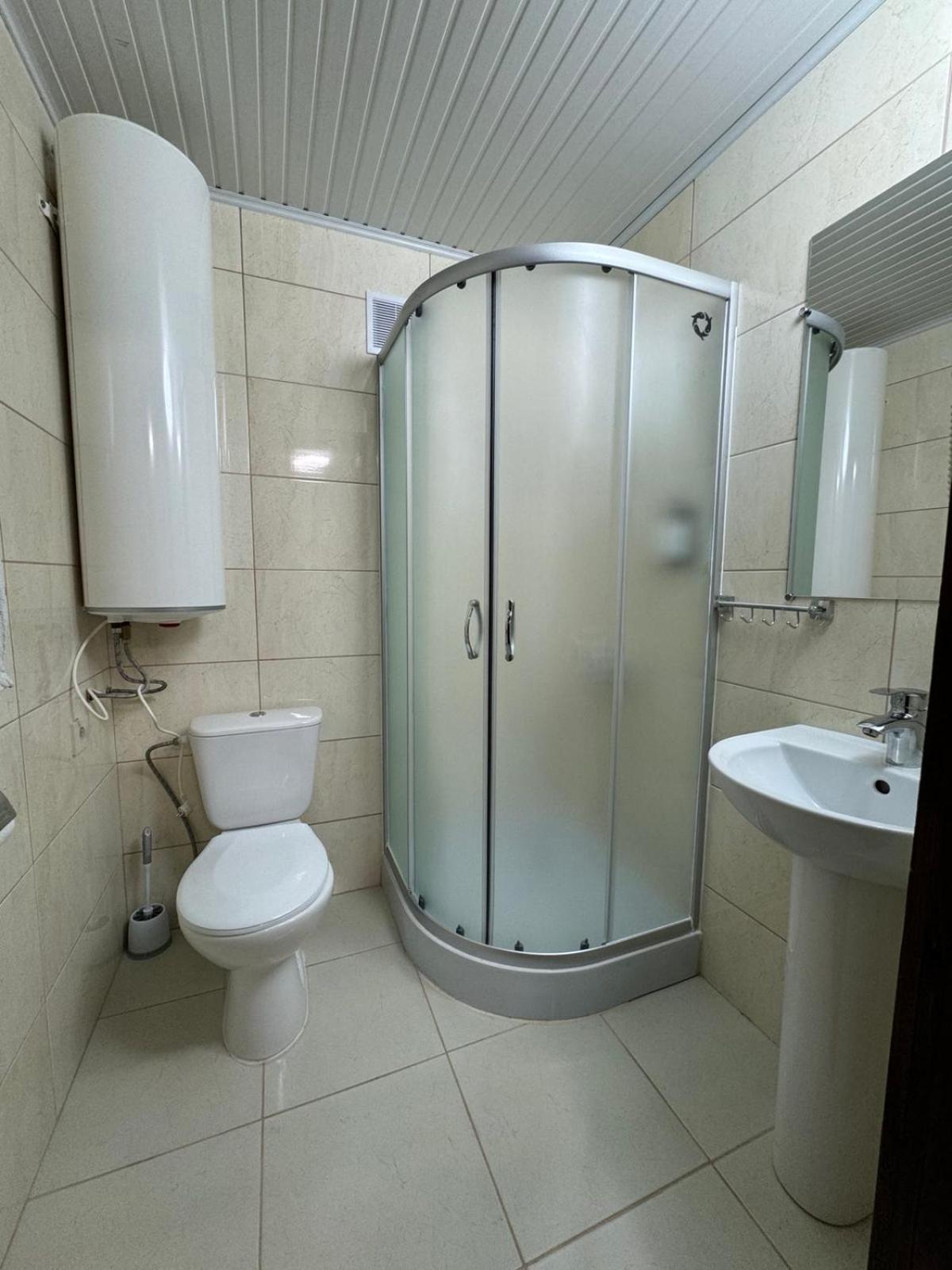 Hotel Koral Chernivtsi Bagian luar foto