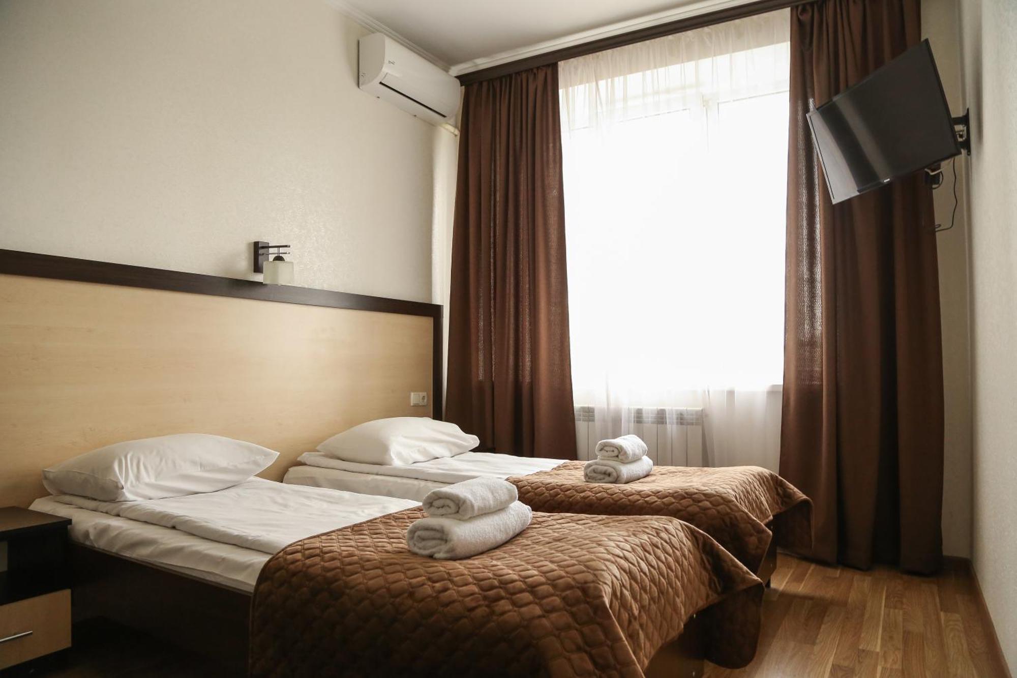 Hotel Koral Chernivtsi Bagian luar foto