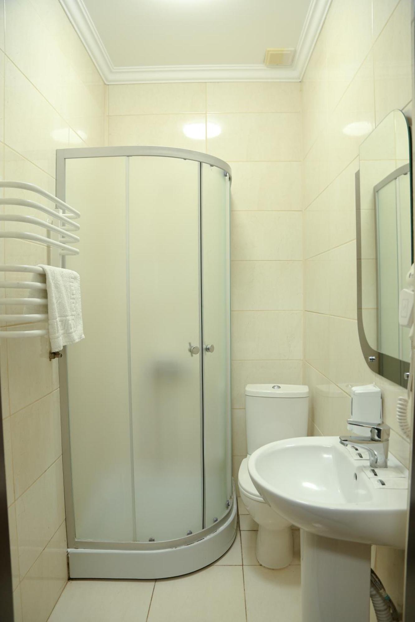 Hotel Koral Chernivtsi Bagian luar foto