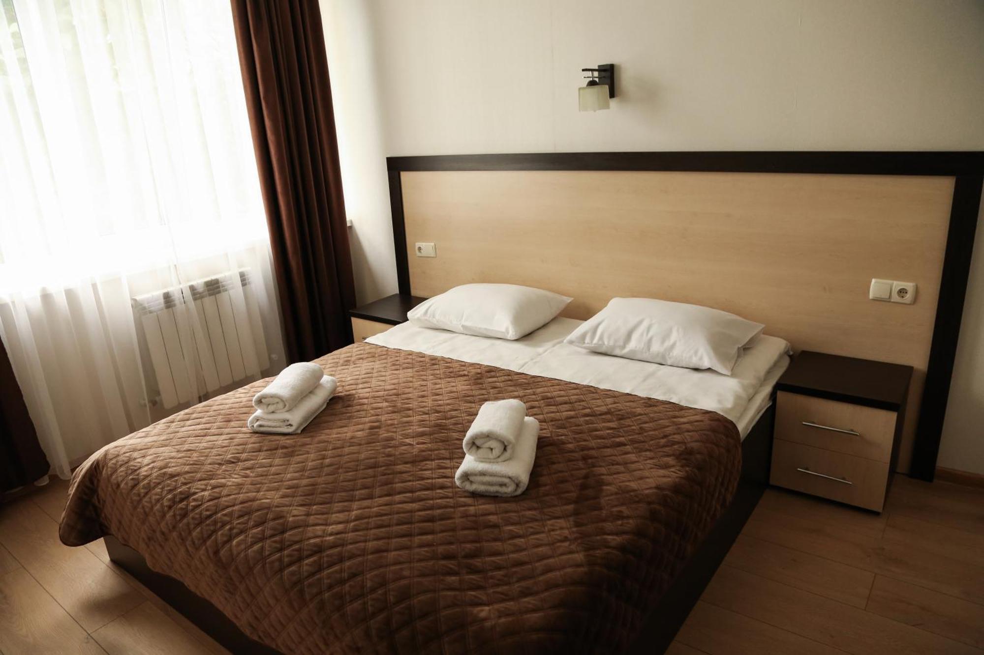 Hotel Koral Chernivtsi Bagian luar foto