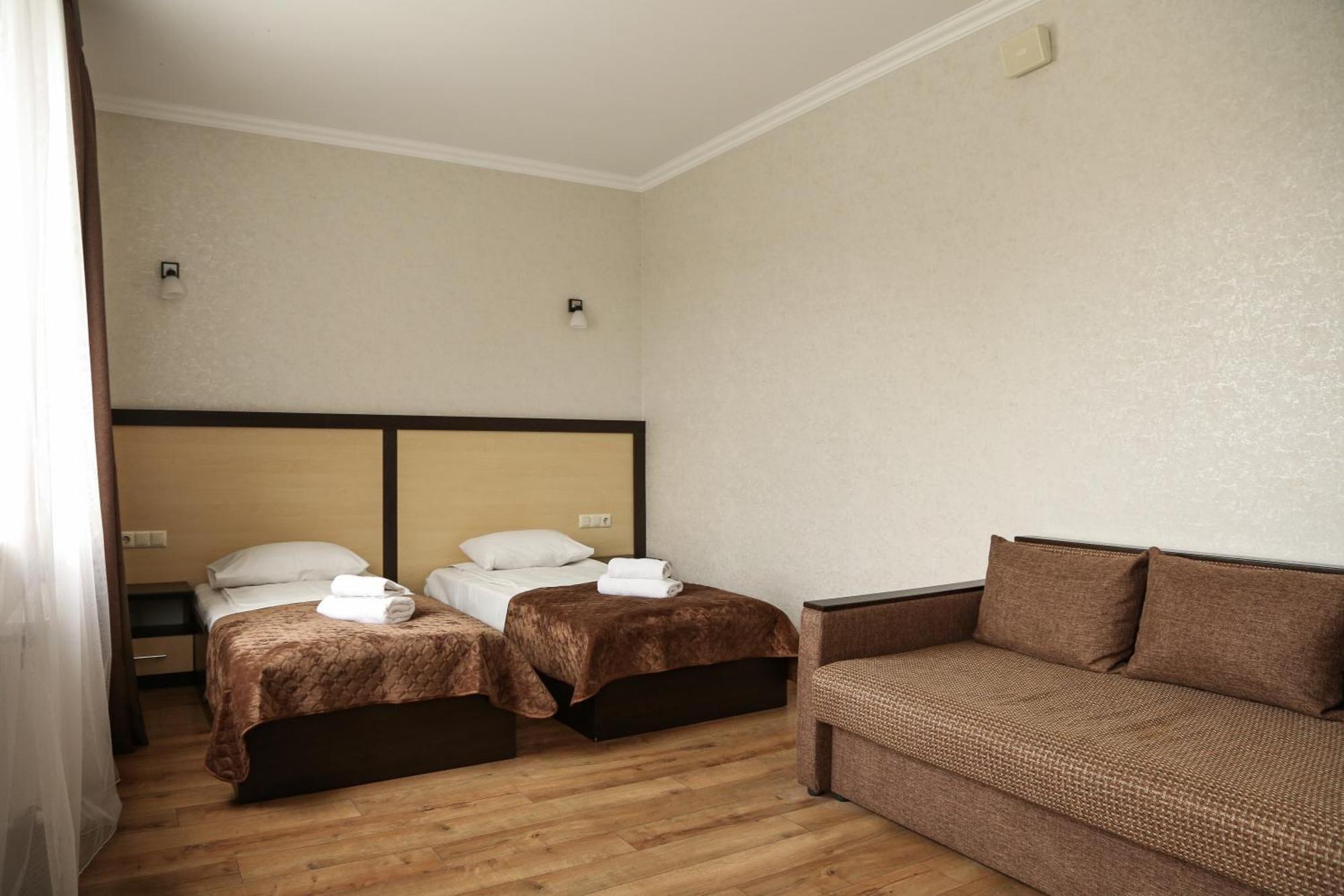 Hotel Koral Chernivtsi Bagian luar foto