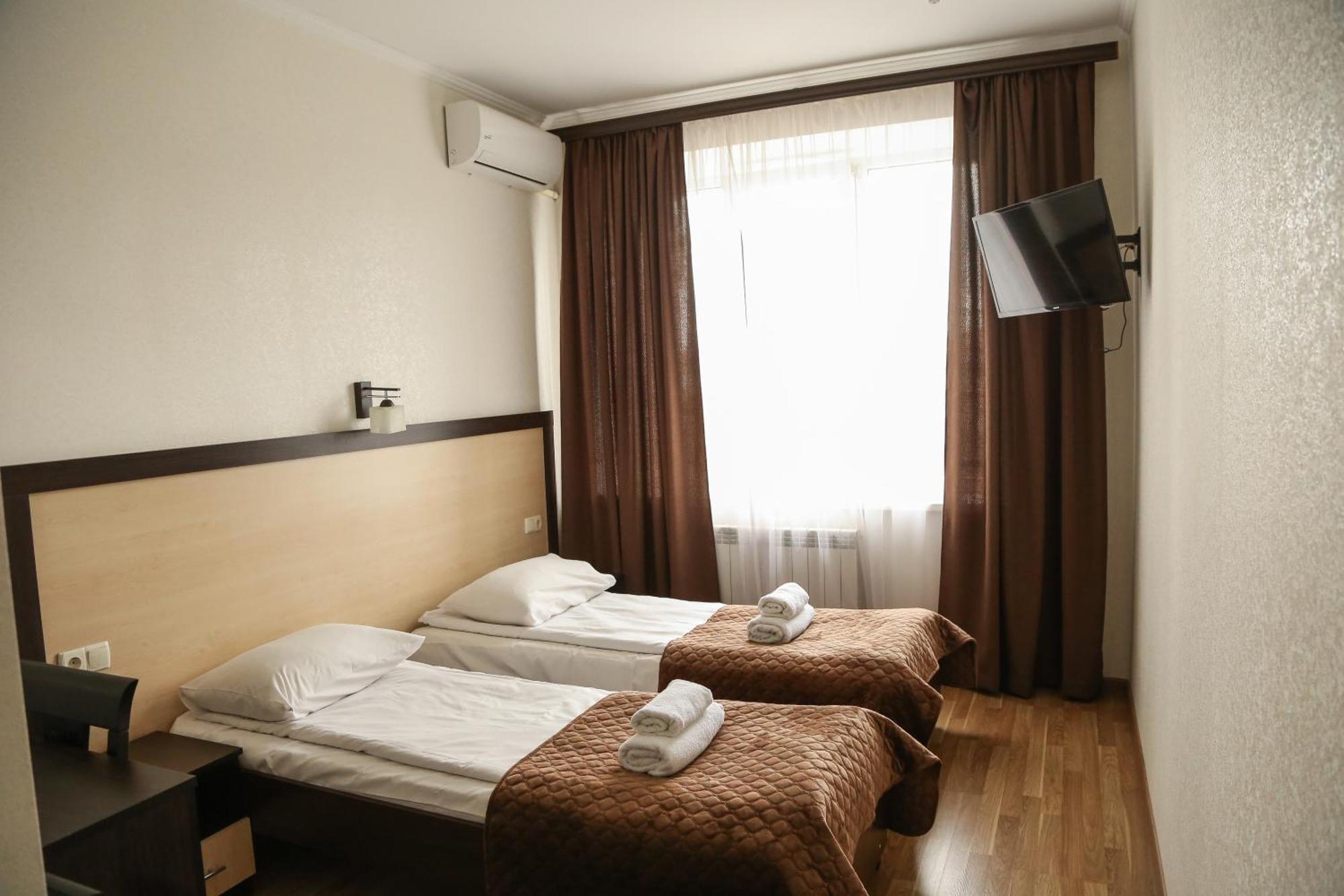 Hotel Koral Chernivtsi Bagian luar foto
